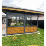 Алюминиевая раздвижная система для остекления террасы в частном доме. Профиль антрацит, вставки под дерево, панорамные стёкла, тёплый уютный дизайн