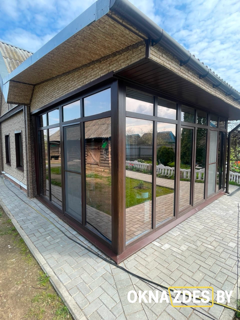 Угол веранды, ламинация тёмный дуб, бронзовый мультистеклопакет.