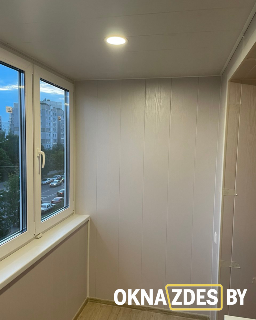 Проём в комнату, обрамление ПВХ-панелями.