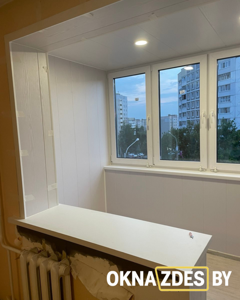 Столешница на проёме, отделка стен ПВХ-панелями