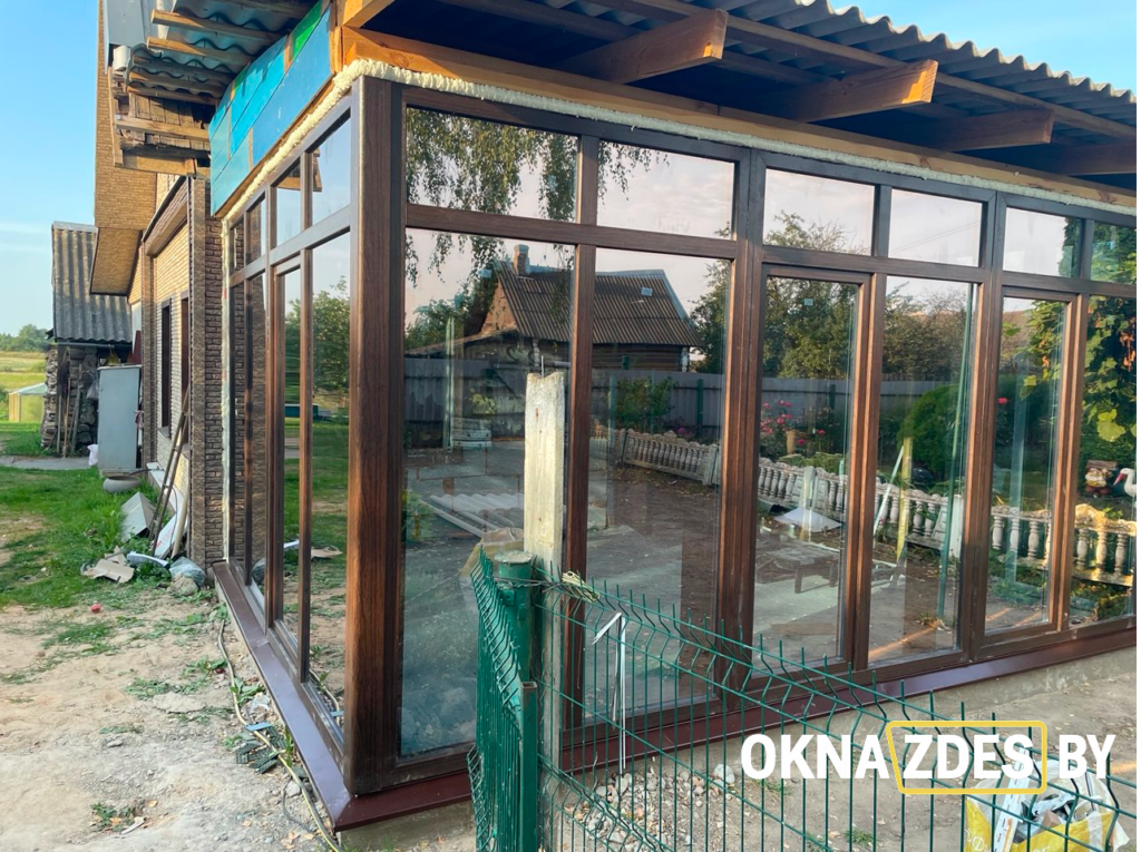 Остекление веранды Salamander 76, глухие и П/О створки, тёмный дуб.