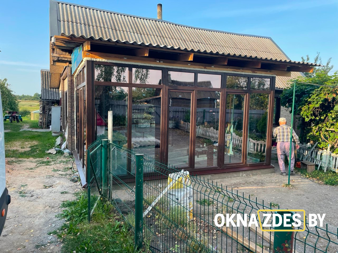 Остекление террасы ПВХ Salamander Streamline 76 тёмный дуб, стеклопакет бронза, вид снаружи, Минск