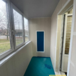 Утепление и обшивка балкона ПВХ панелями, светлая отделка, Минск