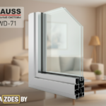 KRAUSS KRWD-71: Детальный вид пластикового оконного профиля с тройным остеклением, демонстрирующий его конструкцию и пригодность для современного интерьера. Подходит для описания характеристик товара.