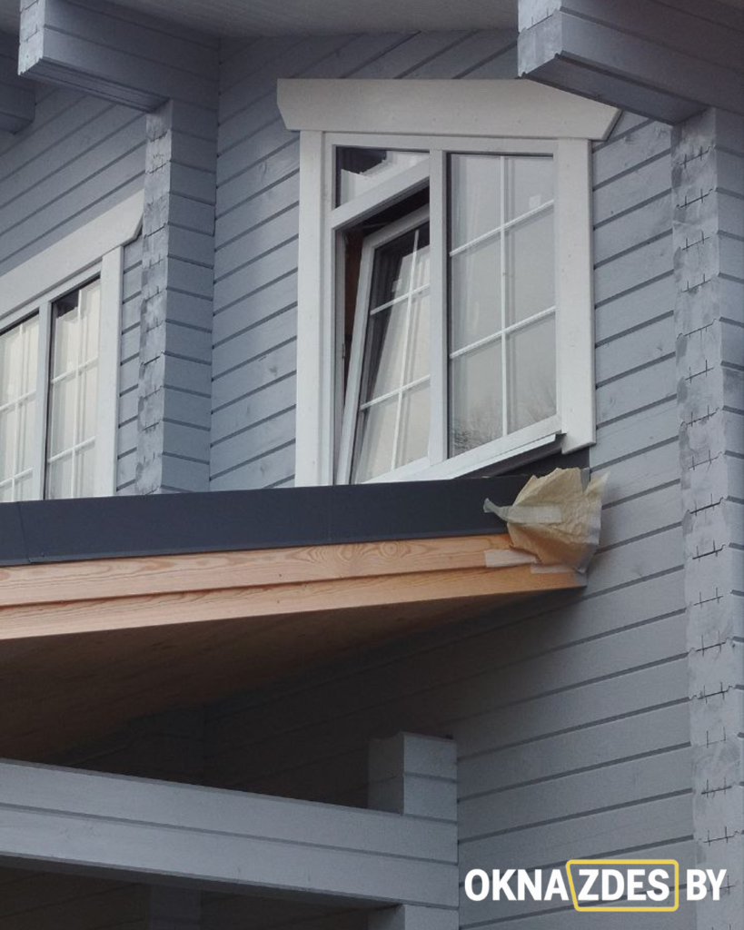 Окно ПВХ Brusbox 70 мм со шпросом 18 мм на фасаде частного дома