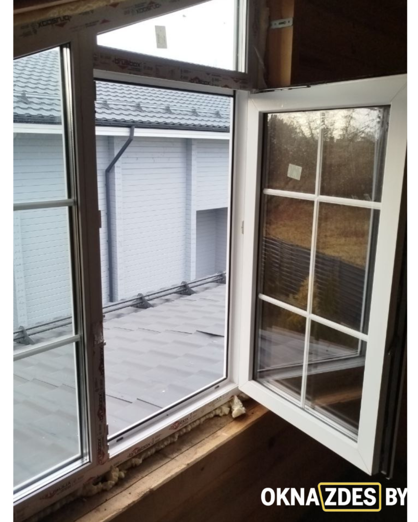 Открывающаяся створка окна ПВХ Brusbox 70 мм с фурнитурой Maco и декоративным шпросом 18 мм