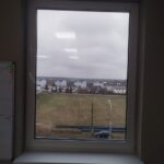 Пластиковое окно KBE для офисного здания, стеклопакет 40 мм, фурнитура Roto, белая рама, Минск