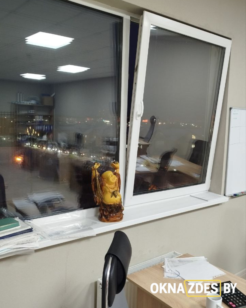 Открывание поворотно-откидной створки окна KBE 70 с фурнитурой Roto, стеклопакет 40 мм, офисное помещение, монтаж по ГОСТ